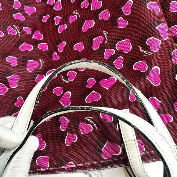 Limited Edition GUCCI Heartbeat Print Canvas Tote Bag - Picture 11 of 17